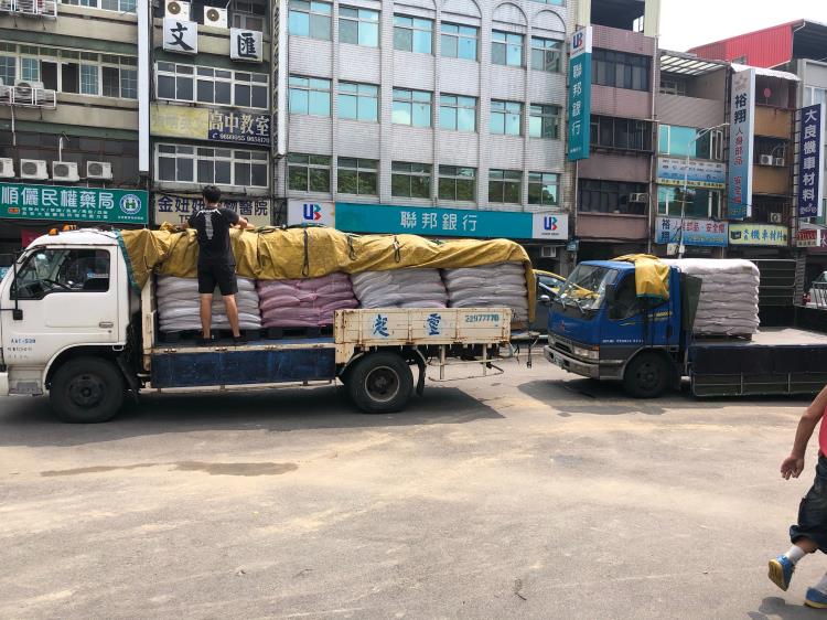 校園跑道材料運送